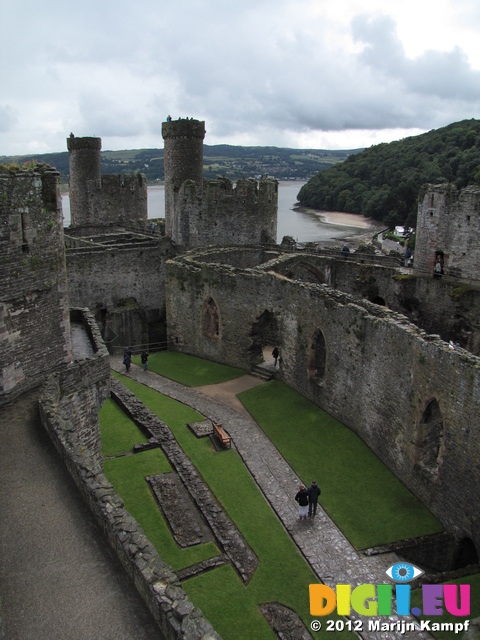 SX23367 Conwy Castle courtyard and towers